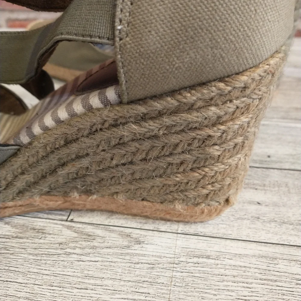 White Mountain Women's Espadrilles Wedge Sandal Criss Cross Khaki Green 8.5M